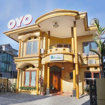 Oyo 1072 Kampung Condro Wulan Guesthouse Maguwo Buitenkant foto