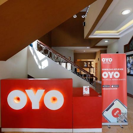Oyo 1072 Kampung Condro Wulan Guesthouse Maguwo Buitenkant foto