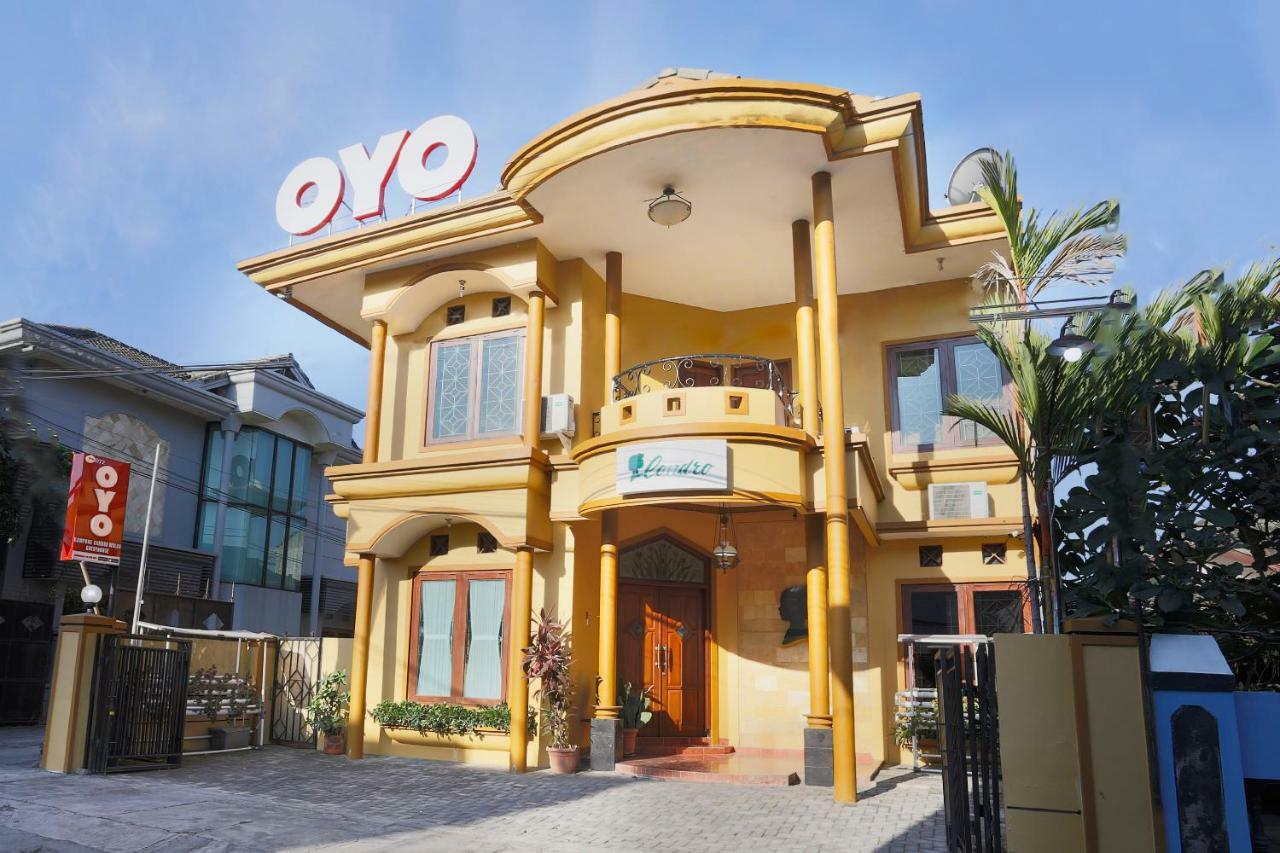 Oyo 1072 Kampung Condro Wulan Guesthouse Maguwo Buitenkant foto