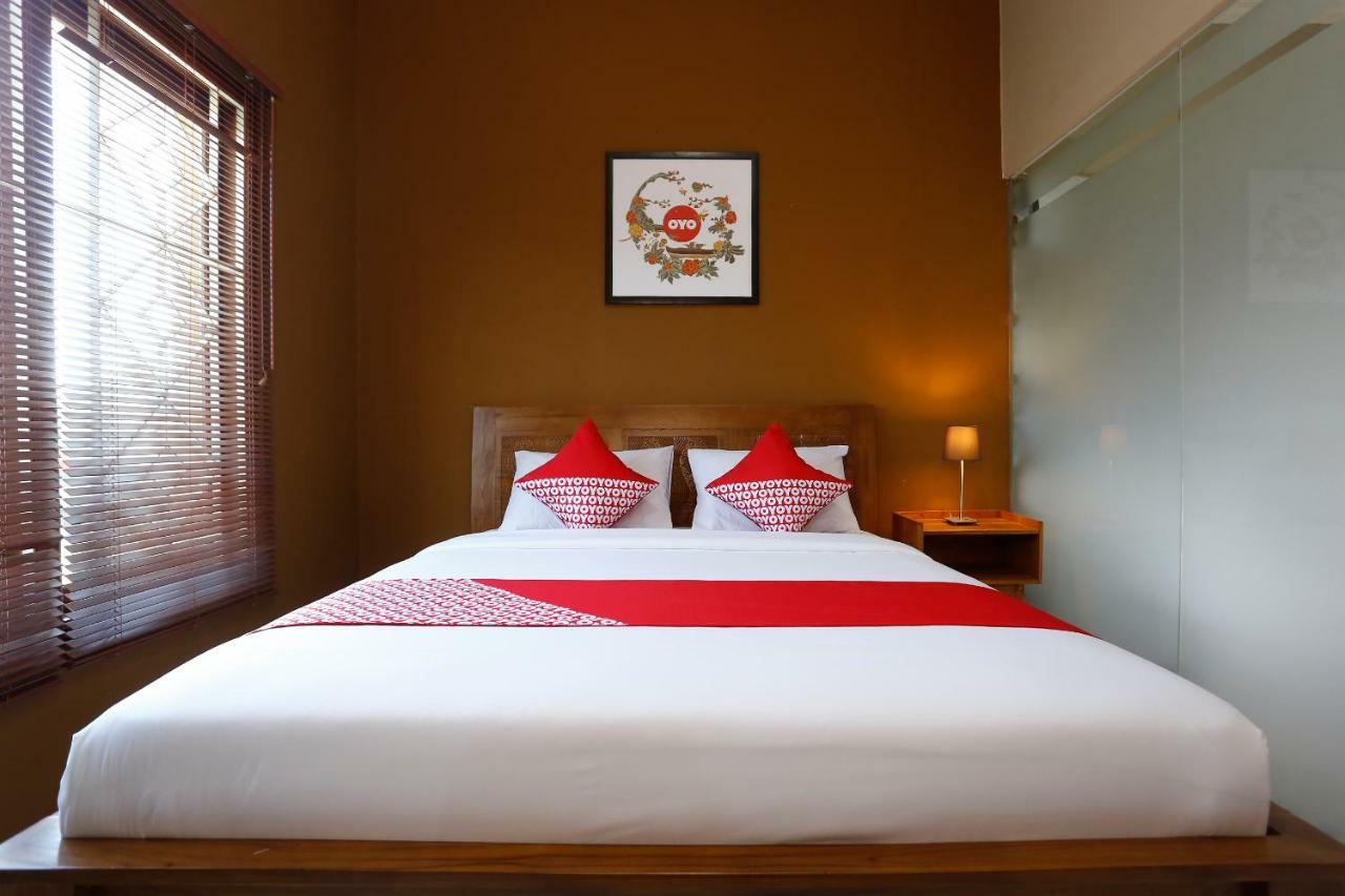 Oyo 1072 Kampung Condro Wulan Guesthouse Maguwo Buitenkant foto