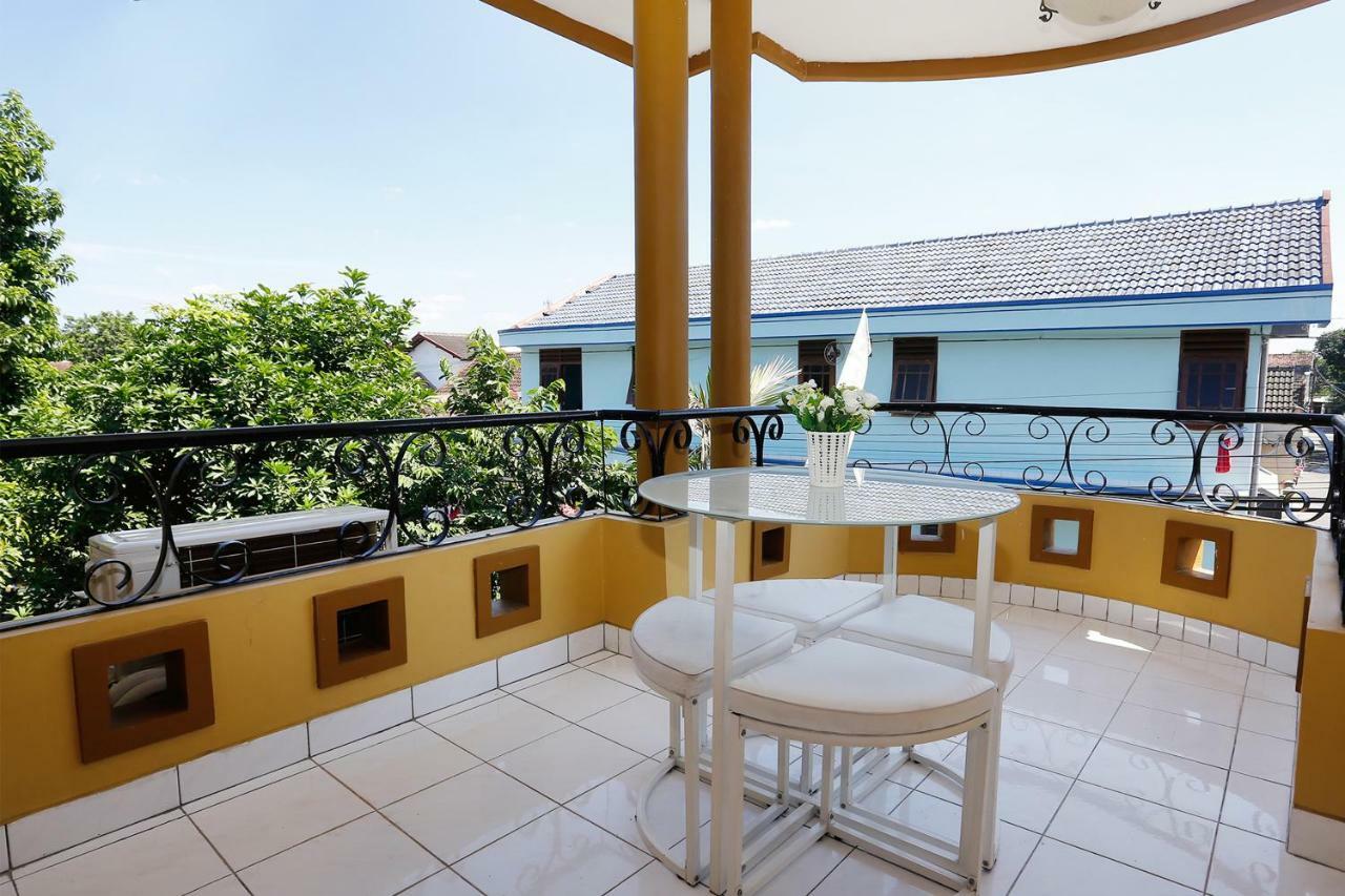 Oyo 1072 Kampung Condro Wulan Guesthouse Maguwo Buitenkant foto
