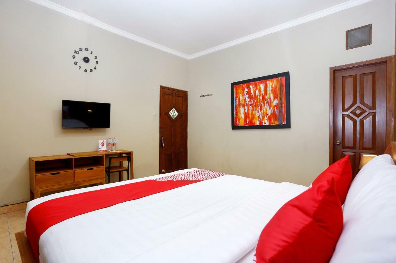 Oyo 1072 Kampung Condro Wulan Guesthouse Maguwo Buitenkant foto