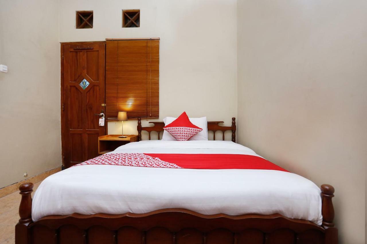 Oyo 1072 Kampung Condro Wulan Guesthouse Maguwo Buitenkant foto