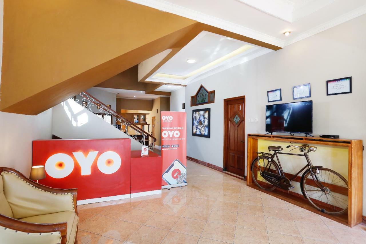Oyo 1072 Kampung Condro Wulan Guesthouse Maguwo Buitenkant foto