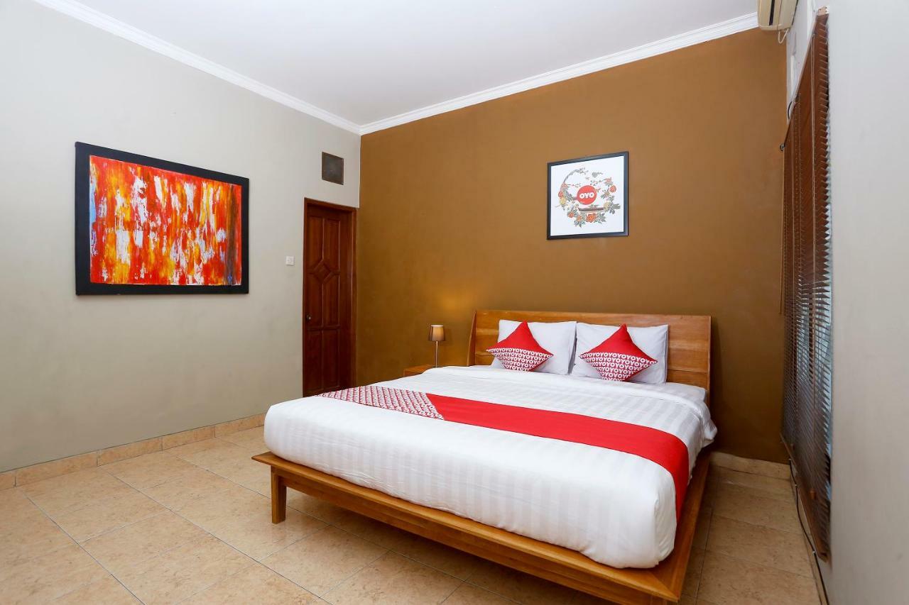 Oyo 1072 Kampung Condro Wulan Guesthouse Maguwo Buitenkant foto