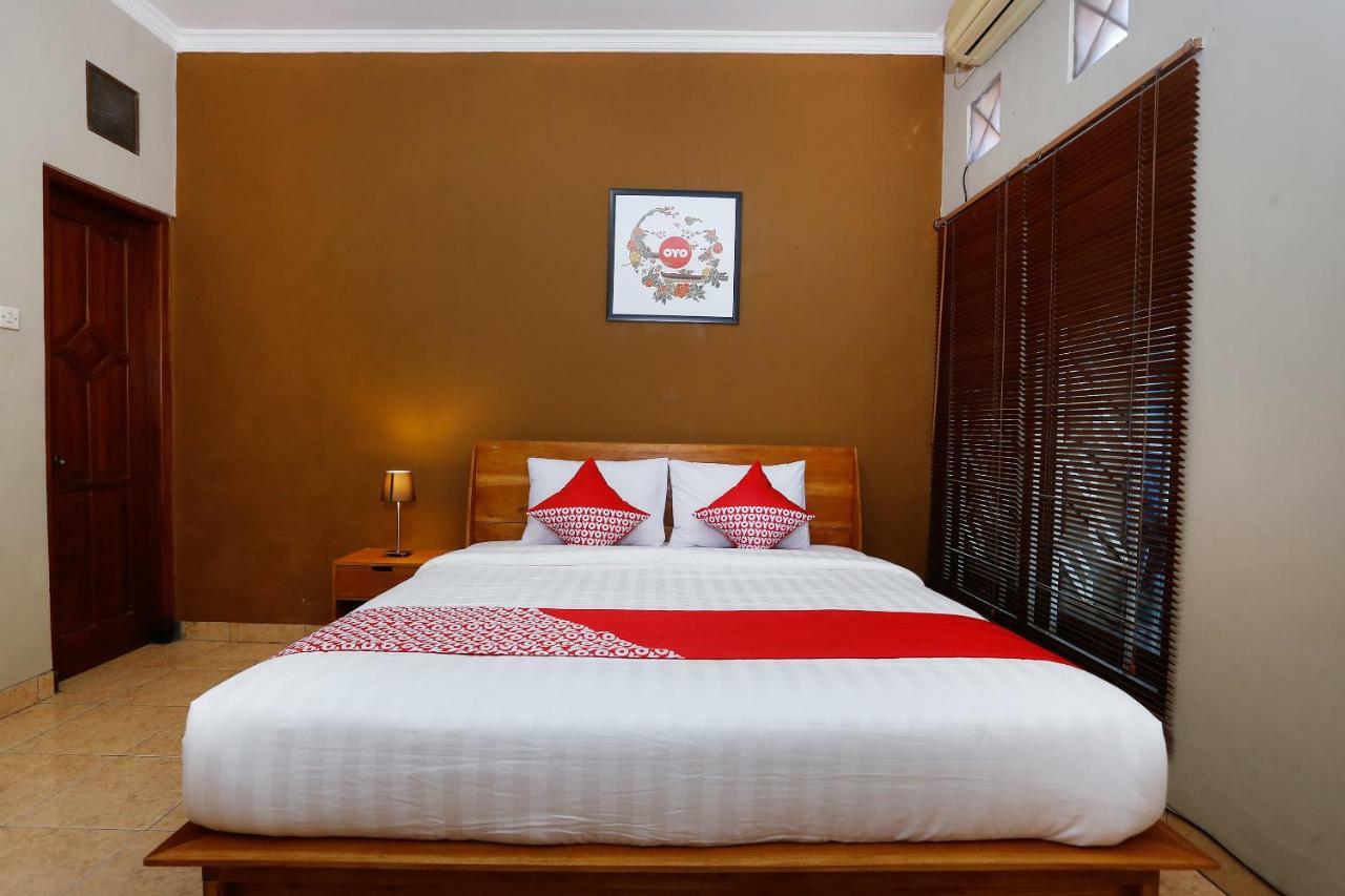 Oyo 1072 Kampung Condro Wulan Guesthouse Maguwo Buitenkant foto