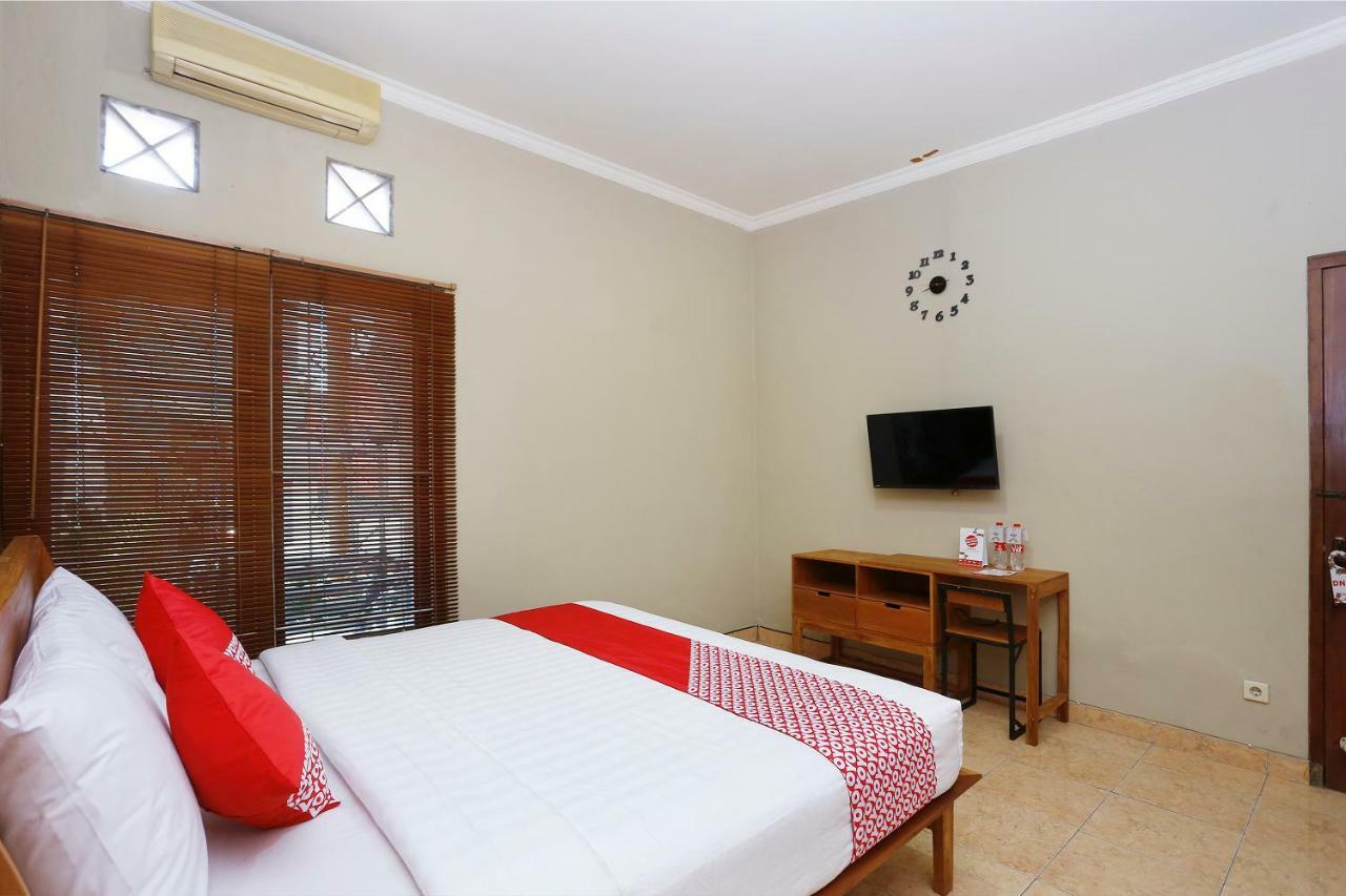 Oyo 1072 Kampung Condro Wulan Guesthouse Maguwo Buitenkant foto