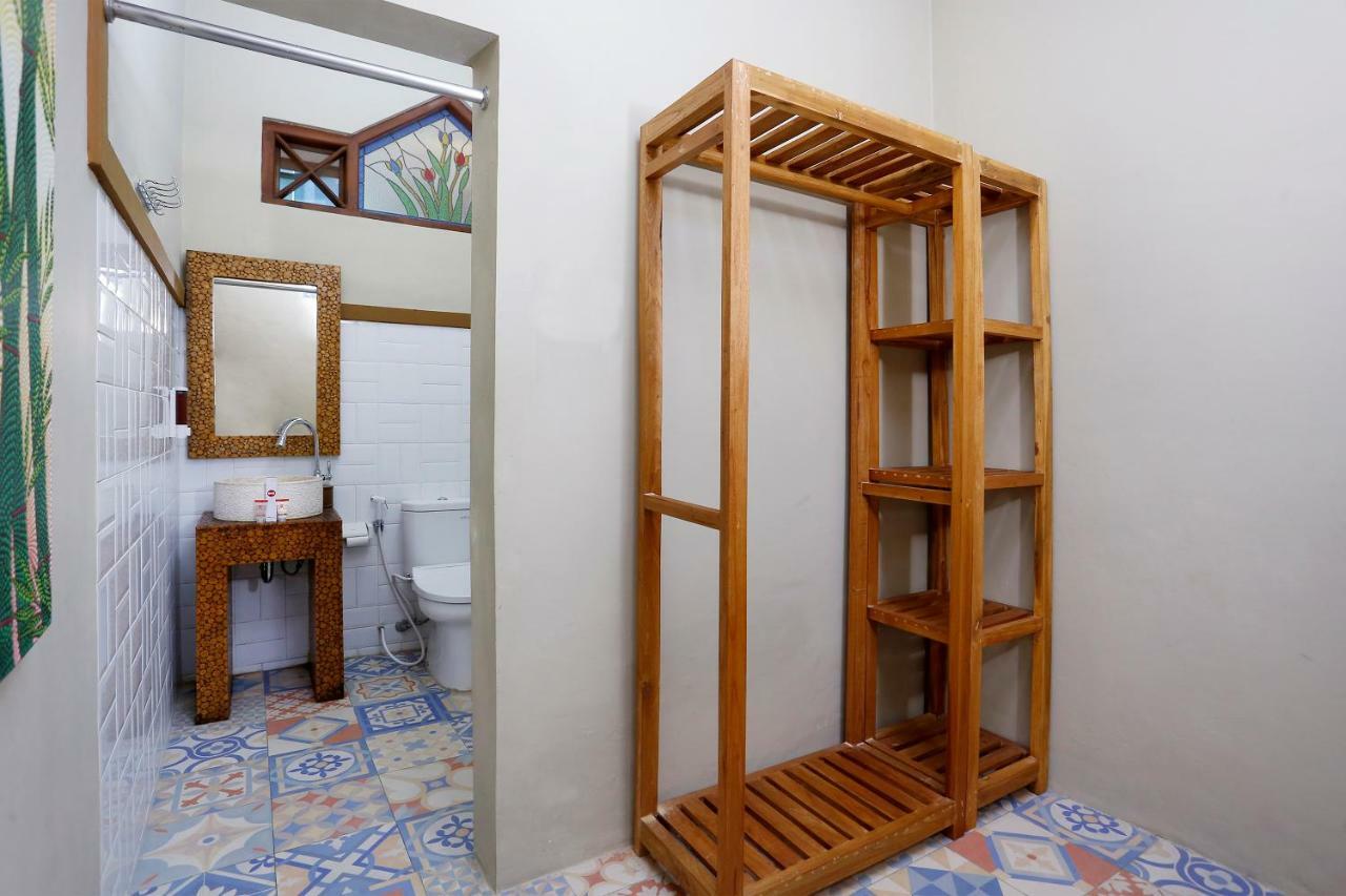 Oyo 1072 Kampung Condro Wulan Guesthouse Maguwo Buitenkant foto